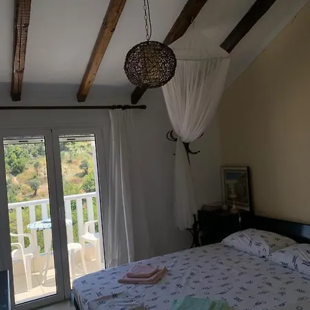 Riverside Country house Platana